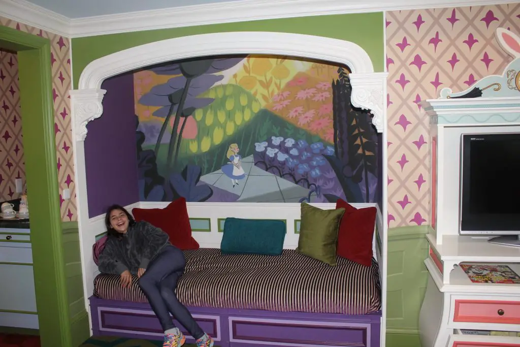 alcove bed tokyo disneyland hotel alice in wonderland
