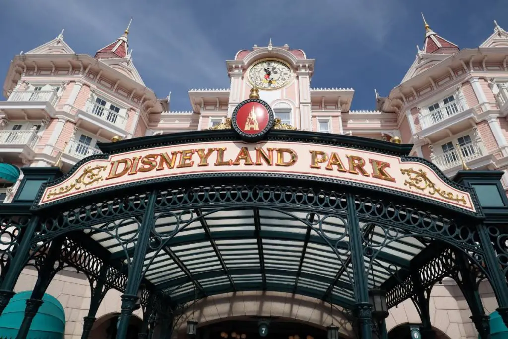 how many disneyland parks are there