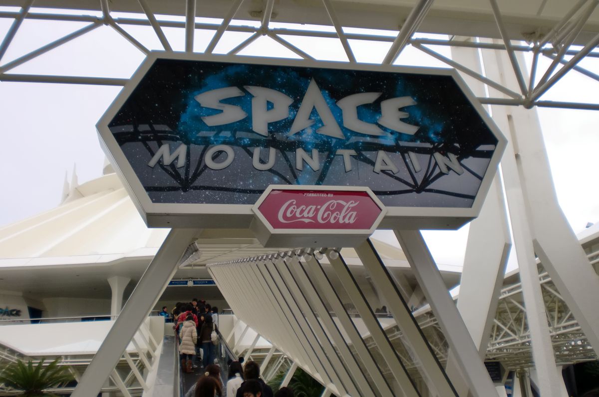 tokyo disneyland thrill rides like space mountain
