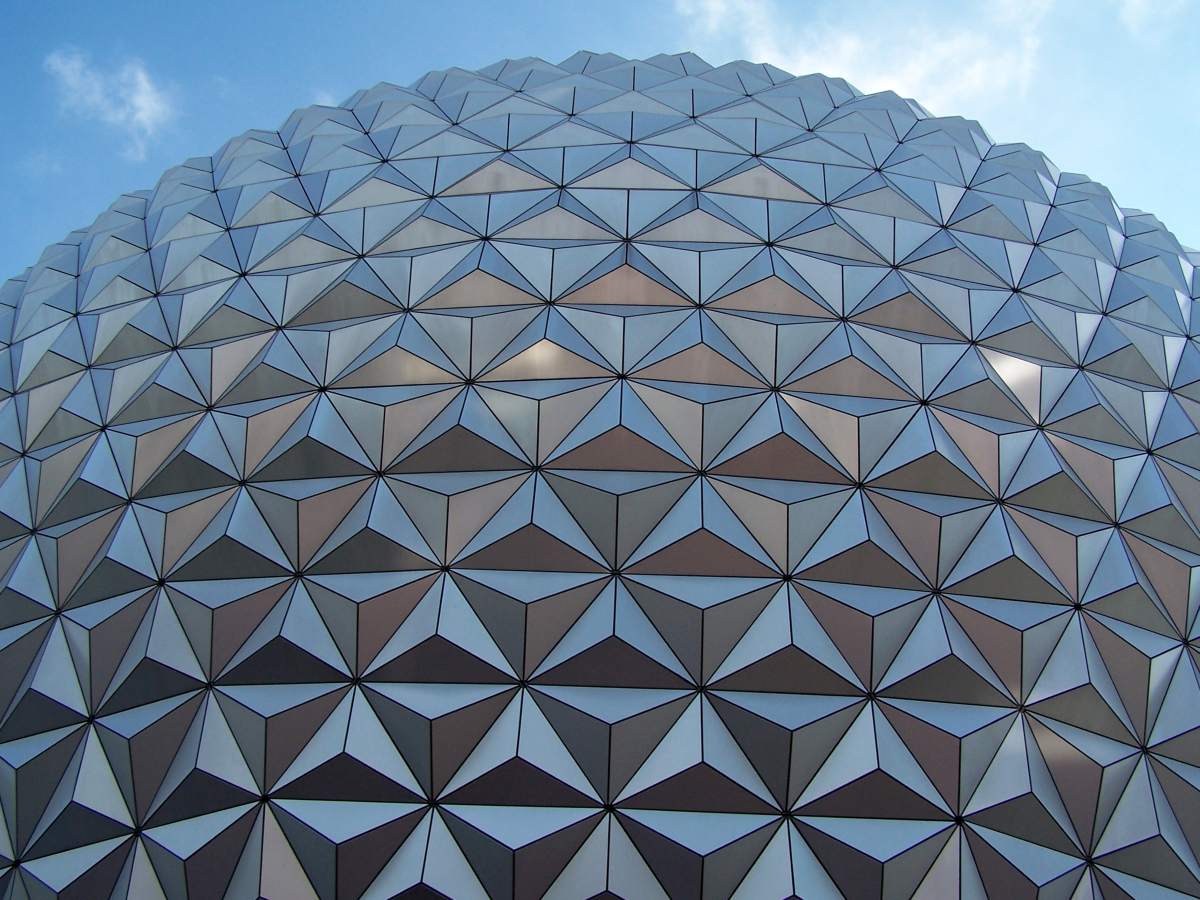 what time does epcot open